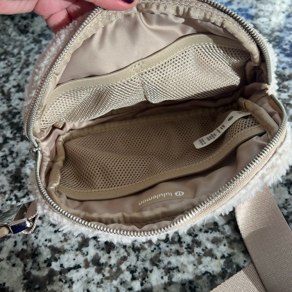 Lululemon Sherpa Everywhere Belt Bag Cream - Picture 4 of 6